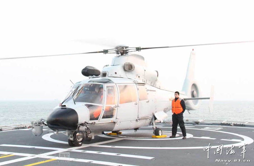 Военно-морская авиация Китая провела интенсивную подготовку по посадке вертолетов (7)