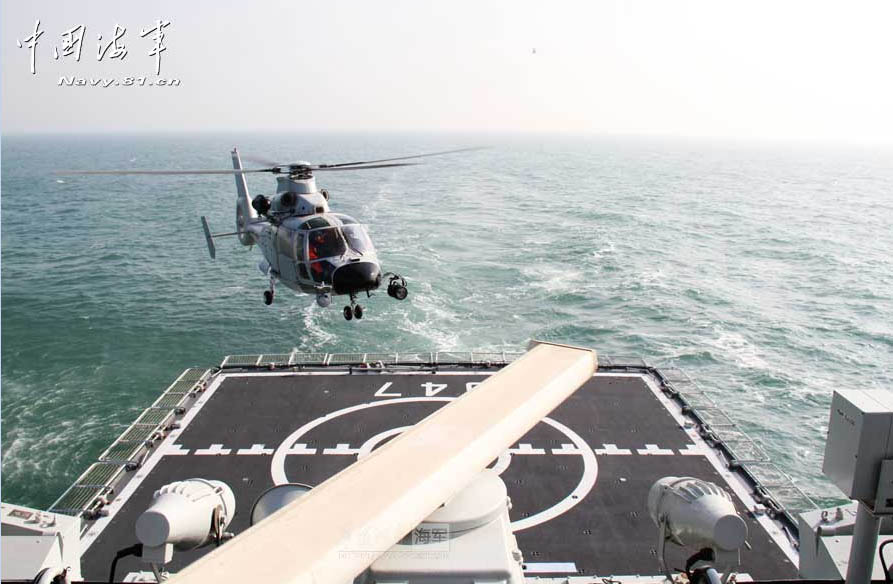 Военно-морская авиация Китая провела интенсивную подготовку по посадке вертолетов (2)