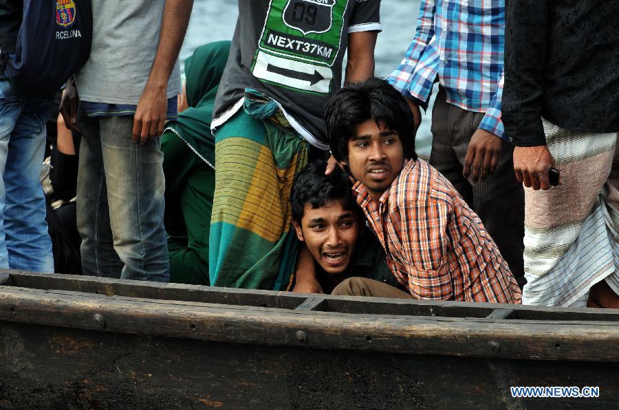 В Бангладеш 12 человек погибли в результате крушения судна (6)