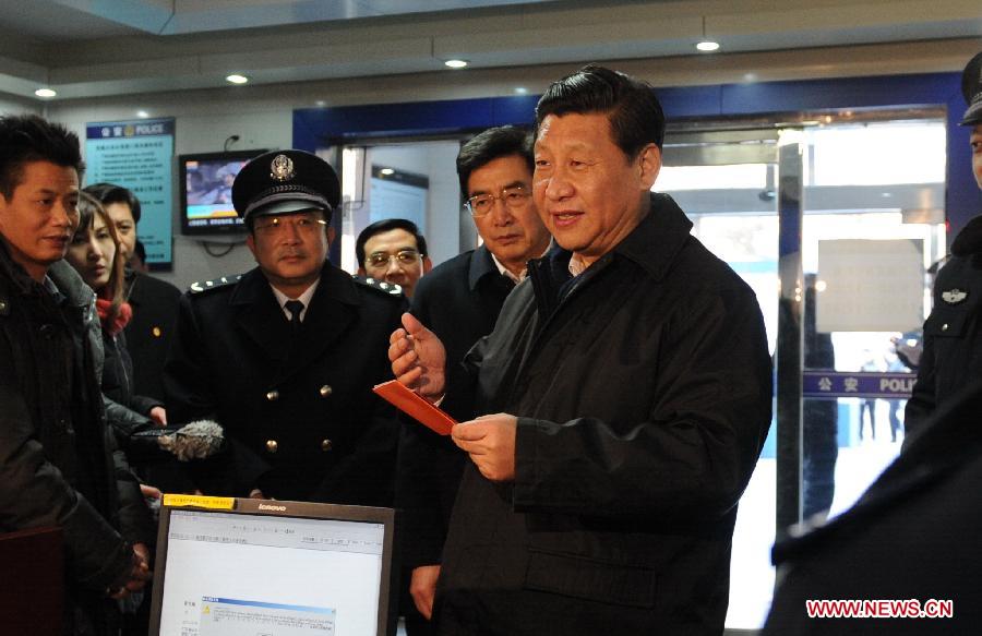 Си Цзиньпин поздравил рабочих и полицейских с наступающим праздником Весны (5)
