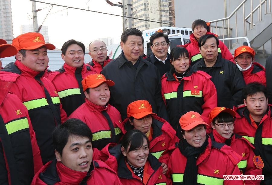 Си Цзиньпин поздравил рабочих и полицейских с наступающим праздником Весны