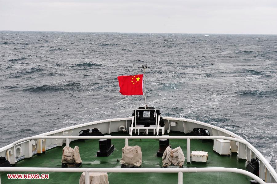 Корабль "Хайцзянь 137" продолжает патрулирование островов Дяоюйдао (4)