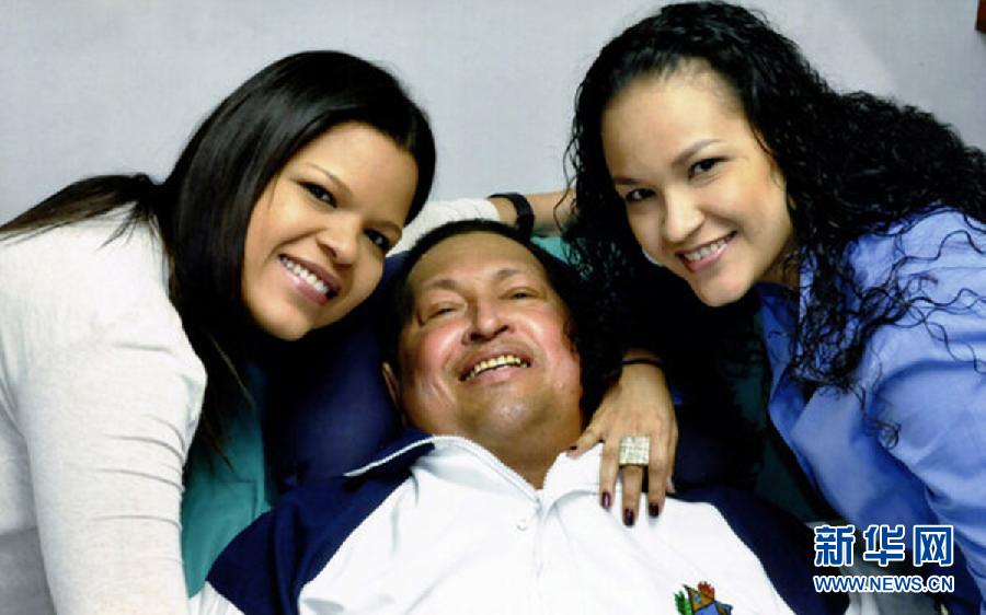 Власти Венесуэлы показали фото улыбающегося Чавеса