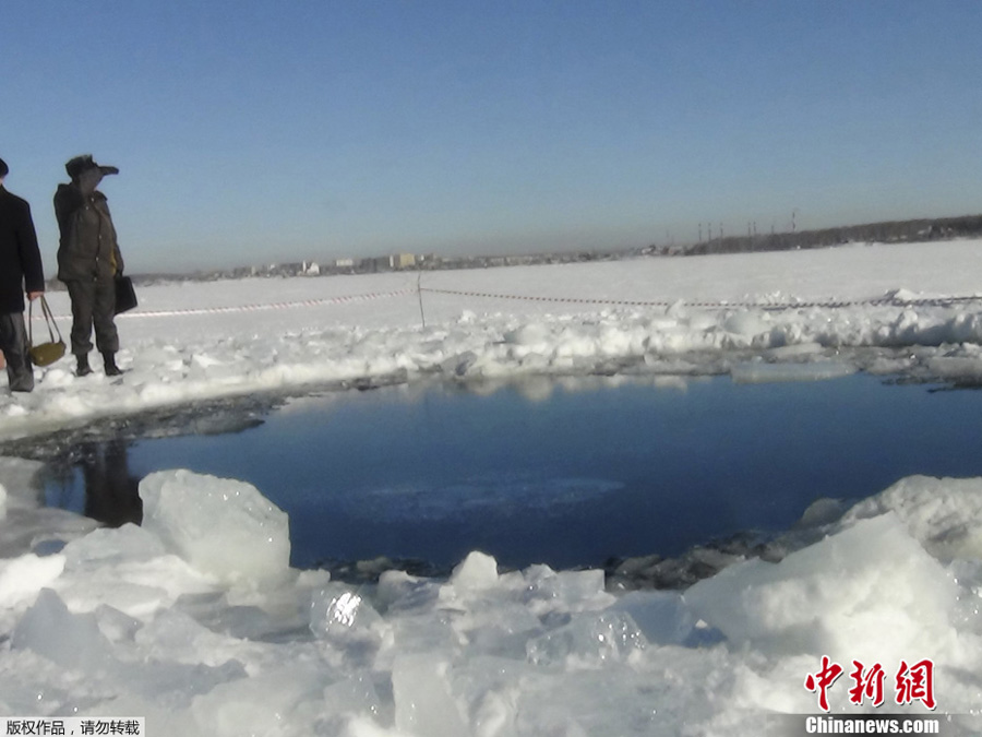 На месте падения метеорита в России образовалась большая дыра (2)
