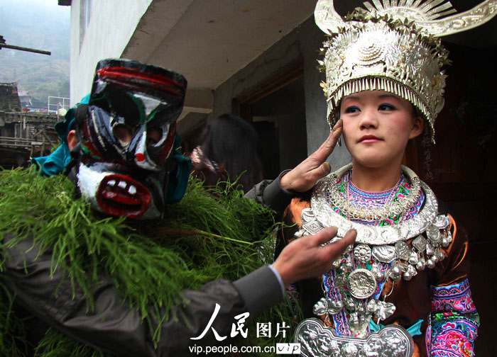 Народность мяо отмечает праздник Манхао