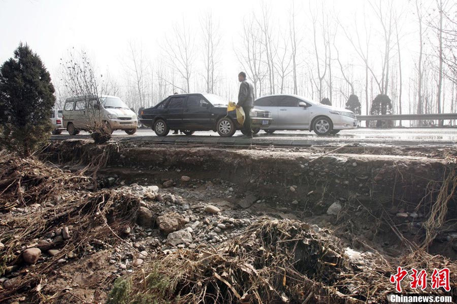 Восстановилось сообщение по железной дороге, поврежденной в результате обрушения плотины водохранилища Цюйтин в Северном Китае (18)