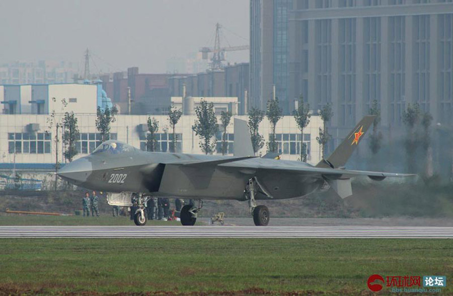 Воздушная заправка истребителя "Цзянь-20" (3)