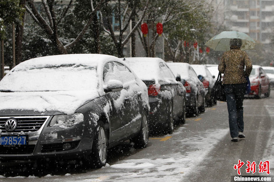 На многие районы Цзянсу обрушился снегопад  (8)
