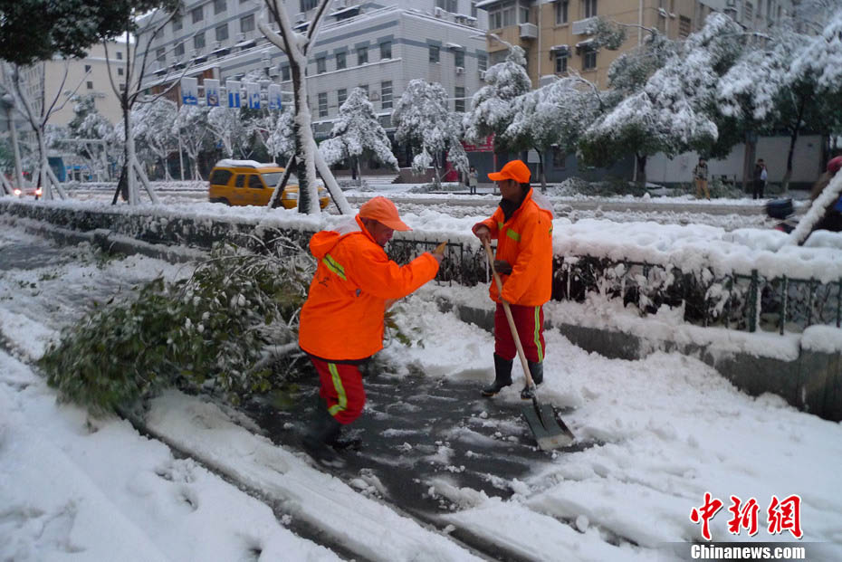 На многие районы Цзянсу обрушился снегопад