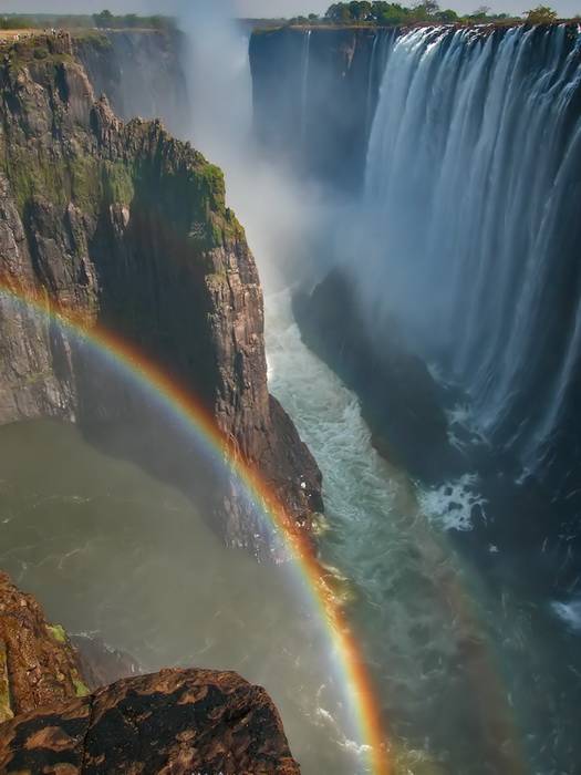 Пейзажные фотографии: радуга над водопадом Виктория (7)