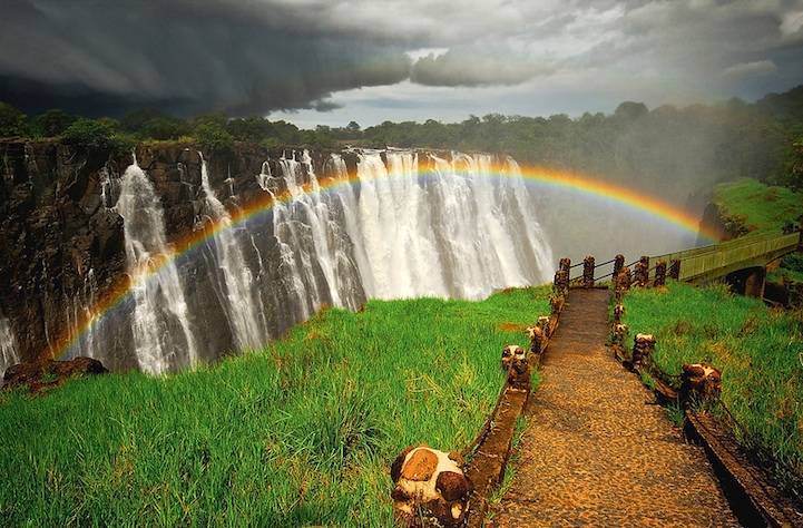 Пейзажные фотографии: радуга над водопадом Виктория