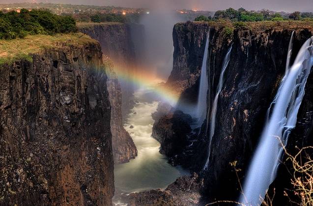 Пейзажные фотографии: радуга над водопадом Виктория (5)