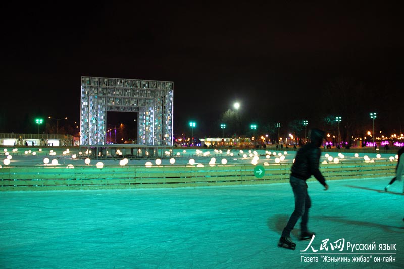 Самый большой в Европе каток в парке им. Горького в Москве (7)
