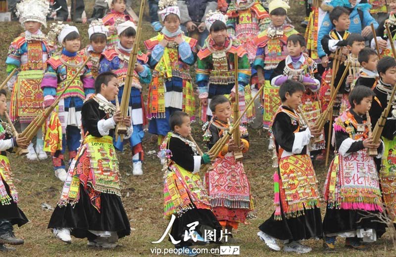 Народные танцы Мяо "Тяоюэ" (8)