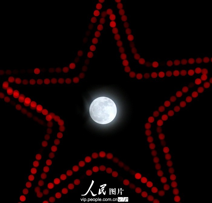 Самая полная и круглая луна появилась 17 января по лунному календарю в Китае (5)