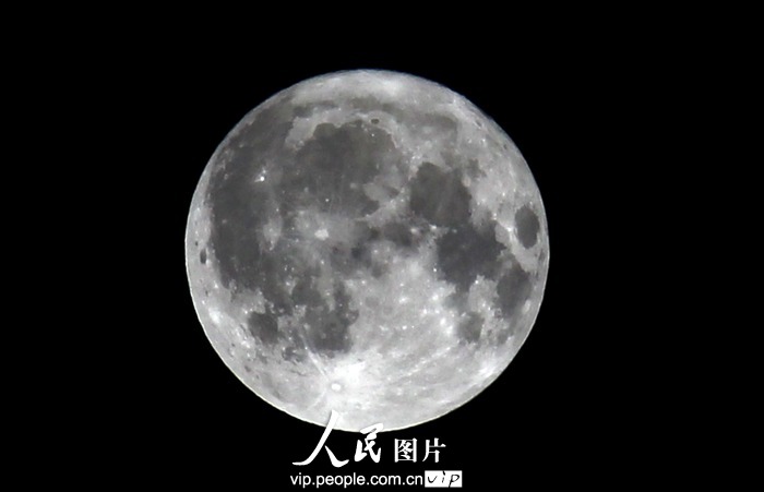 Самая полная и круглая луна появилась 17 января по лунному календарю в Китае (3)
