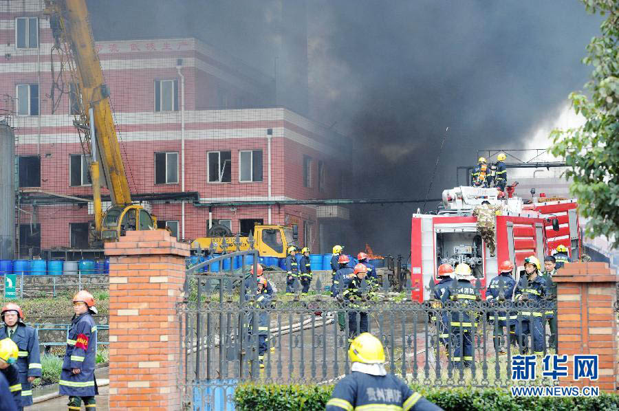 Почти 30 тысяч человек было эвакуировано из-за пожара на химическом заводе города Гуэйян (6)