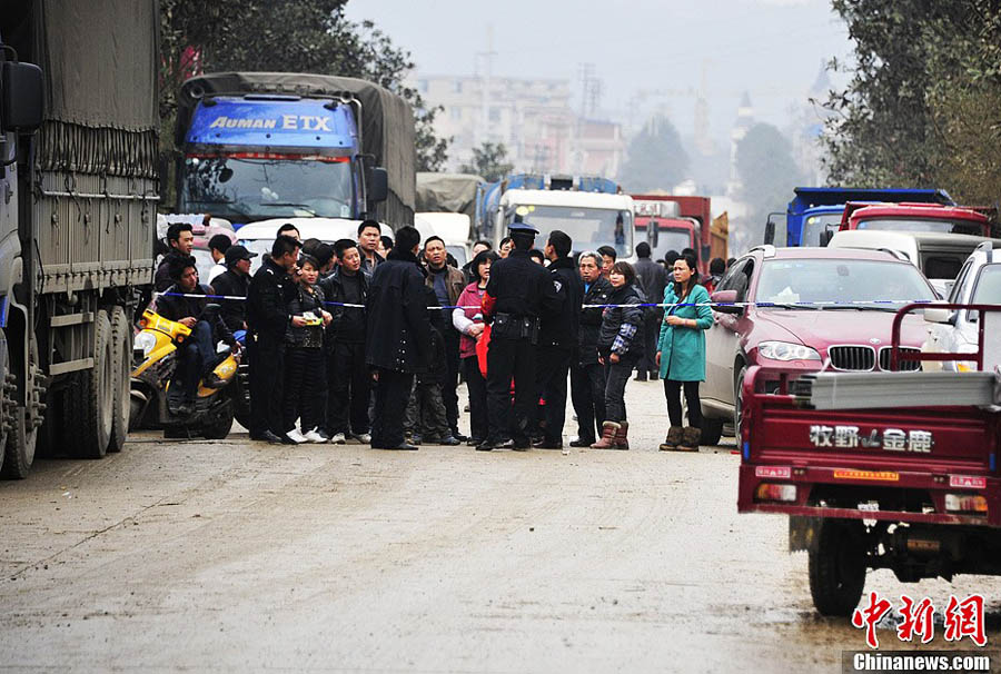 Почти 30 тысяч человек было эвакуировано из-за пожара на химическом заводе города Гуэйян (9)