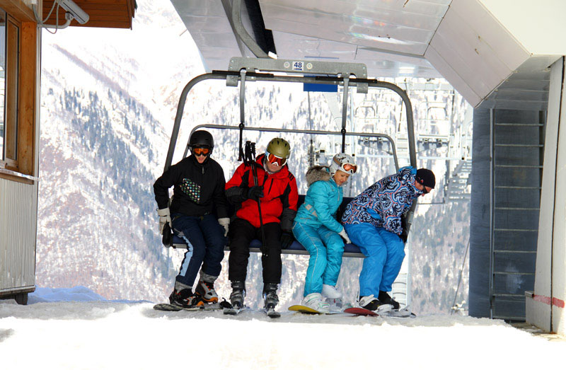 Любители горных лыж наслаждаются активным спортом перед Зимней Олимпиадой в Сочи (4)