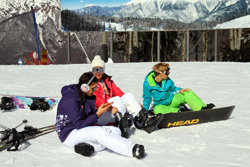 Любители горных лыж наслаждаются активным спортом перед Зимней Олимпиадой в Сочи (9)