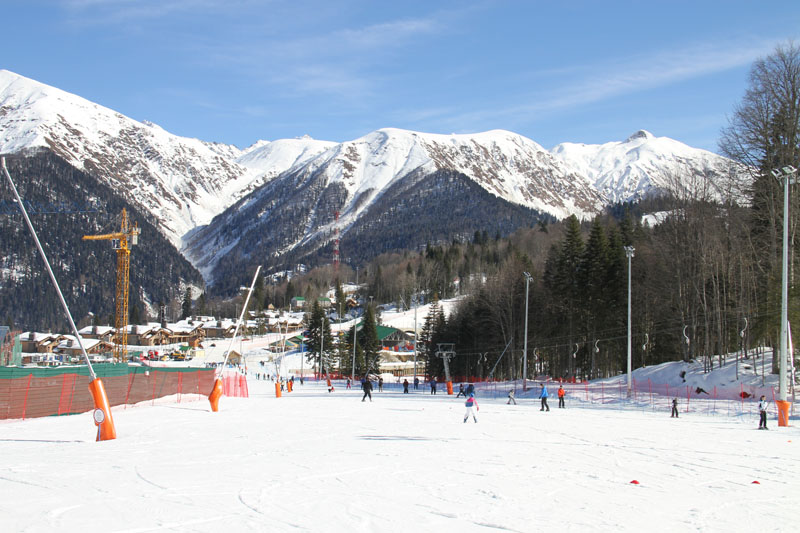 Любители горных лыж наслаждаются активным спортом перед Зимней Олимпиадой в Сочи (13)
