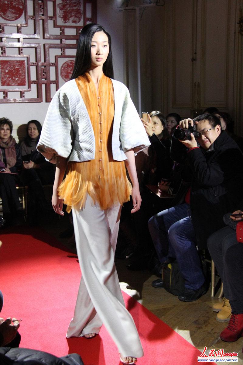 Модная одежда в китайском стиле демонстрируется в Париже (2)