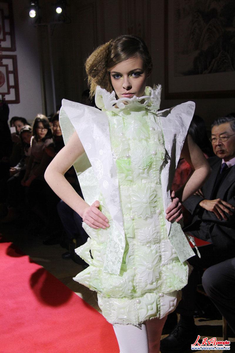 Модная одежда в китайском стиле демонстрируется в Париже (6)