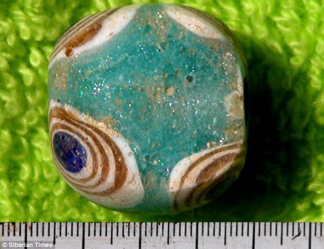 Археологи нашли в Сибири ожерелье, созданное в Древнем Египте (4)