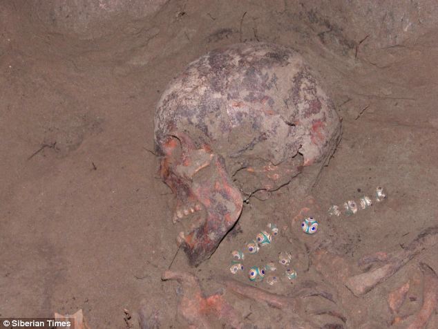 Археологи нашли в Сибири ожерелье, созданное в Древнем Египте