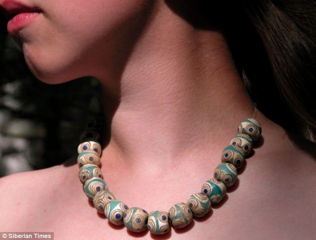 Археологи нашли в Сибири ожерелье, созданное в Древнем Египте (2)
