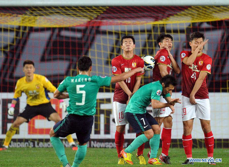 Футболисты "Гуанчжоу Хэнда" одолели японскую "Урава Ред Даймондс" в матче Лиги чемпионов Азиатской конфедерации футбола (8)