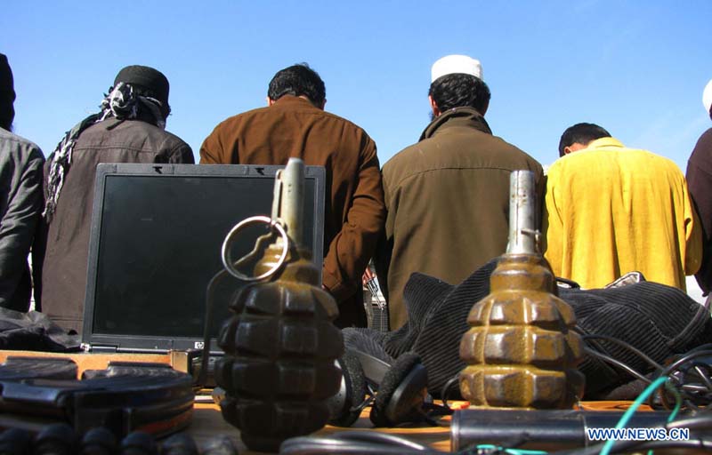 Пограничники захватили в плен нескольких талибов на востоке Афганистана (2)