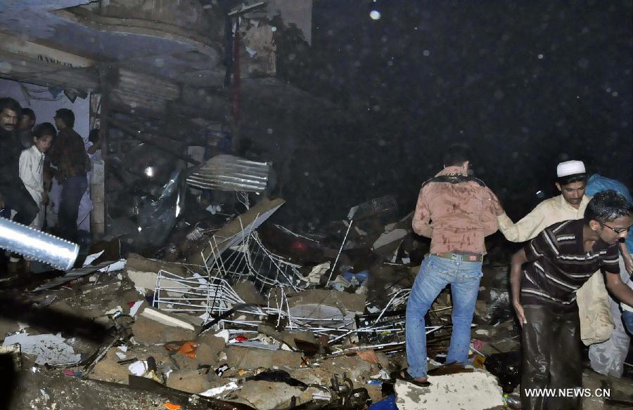 Число погибших в результате серии взрывов в пакистанском Карачи увеличилось до 40 человек (5)