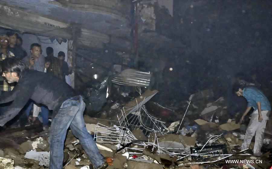 Число погибших в результате серии взрывов в пакистанском Карачи увеличилось до 40 человек