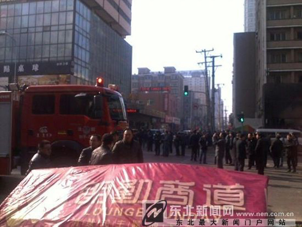 Свыше 20 человек получили ранения в результате взрыва из-за утечки газа на одной из подземных торговых улиц в городе Шэньян (3)
