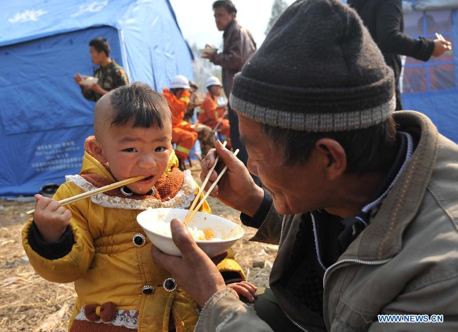 В районы Юго-Западного Китая, пострадавшие от землетрясения, отправлена гуманитарная помощь