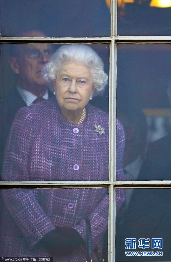 Королева Великобритании Елизавета II выписана из больницы (5)