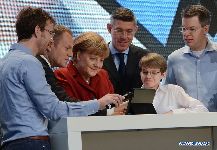Ангела Меркель посетила выставку CeBIT (3)