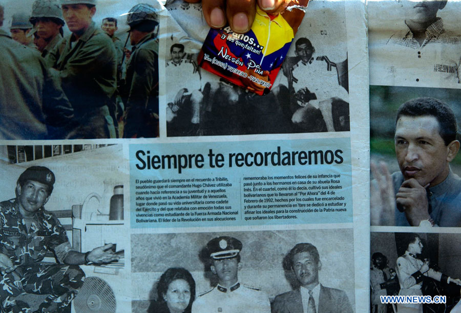 Траурный кортеж с телом Уго Чавеса отправился к месту прощания (12)