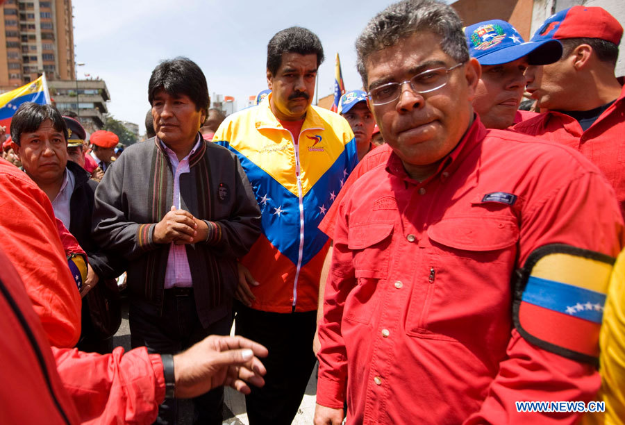 Траурный кортеж с телом Уго Чавеса отправился к месту прощания (15)
