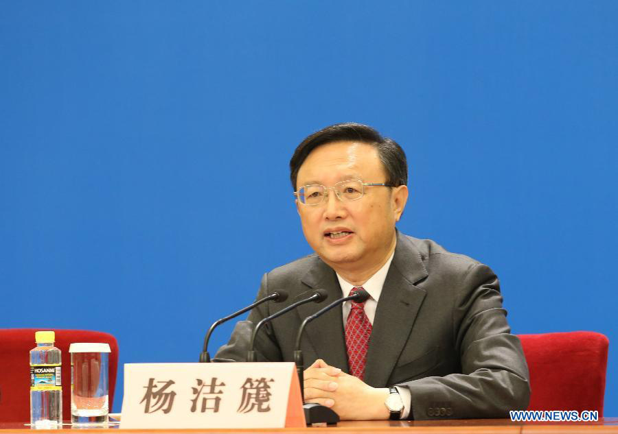 В рамках 1-й сессии ВСНП 12-го созыва началась пресс-конференция с участием главы МИД КНР Ян Цзечи (5)