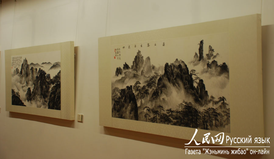 В Пекине открылась выставка работ китайских молодых художниц (12)