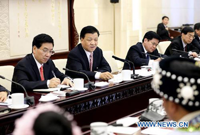 Лю Юньшань во время участия в групповой дискуссии с депутатами от пров. Юньнань подчеркнул необходимость улучшения работы по управлению государством согласно закону