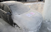 Автомобиль превратился в "ледяную скульптуру"