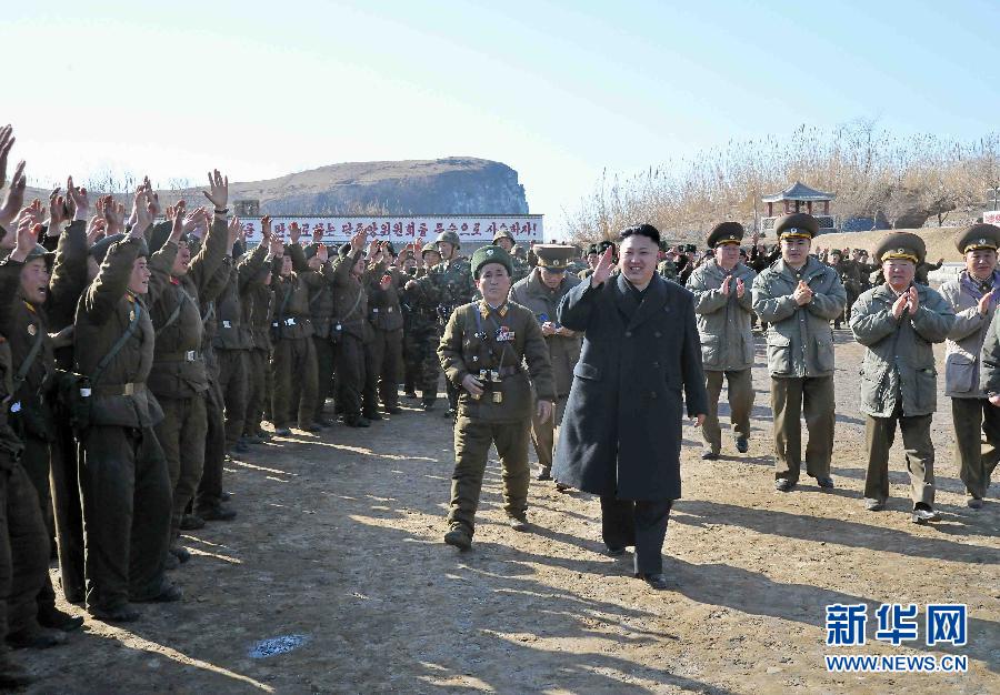 Ким Чен Ын посетил артиллерийскую часть на западе страны (3)