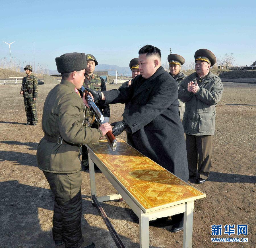 Ким Чен Ын посетил артиллерийскую часть на западе страны (8)