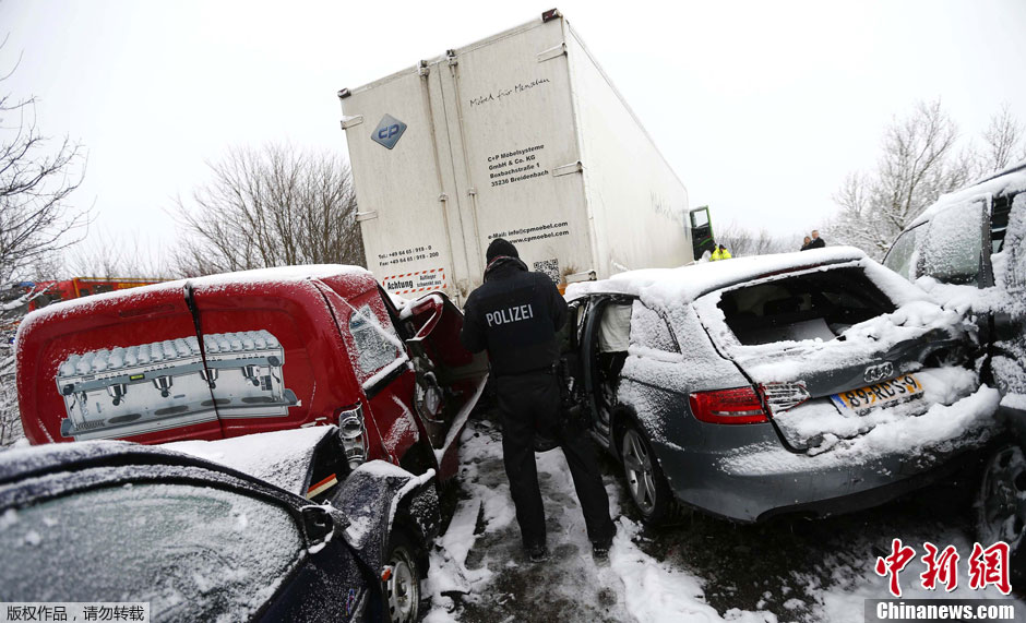 В массовом ДТП в Германии столкнулись около 100 автомобилей (4)