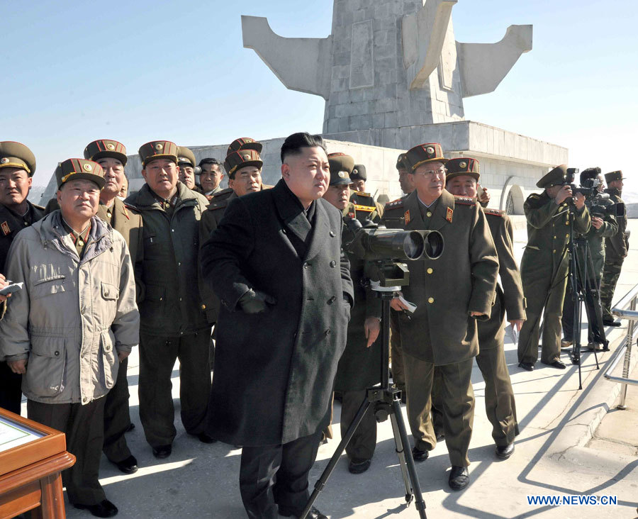 Ким Чен Ын посетил с инспекцией передовую артиллерийскую часть (3)