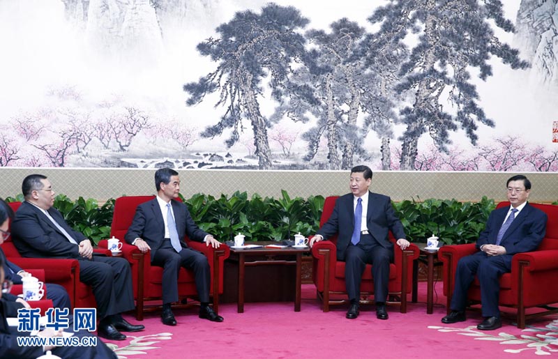 Си Цзиньпин встретился с главами администраций САР Сянган и Аомэнь