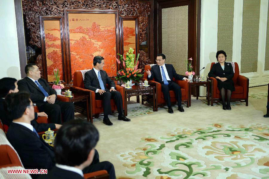 Ли Кэцян встретился с главами администраций САР Сянган и Аомэнь (2)